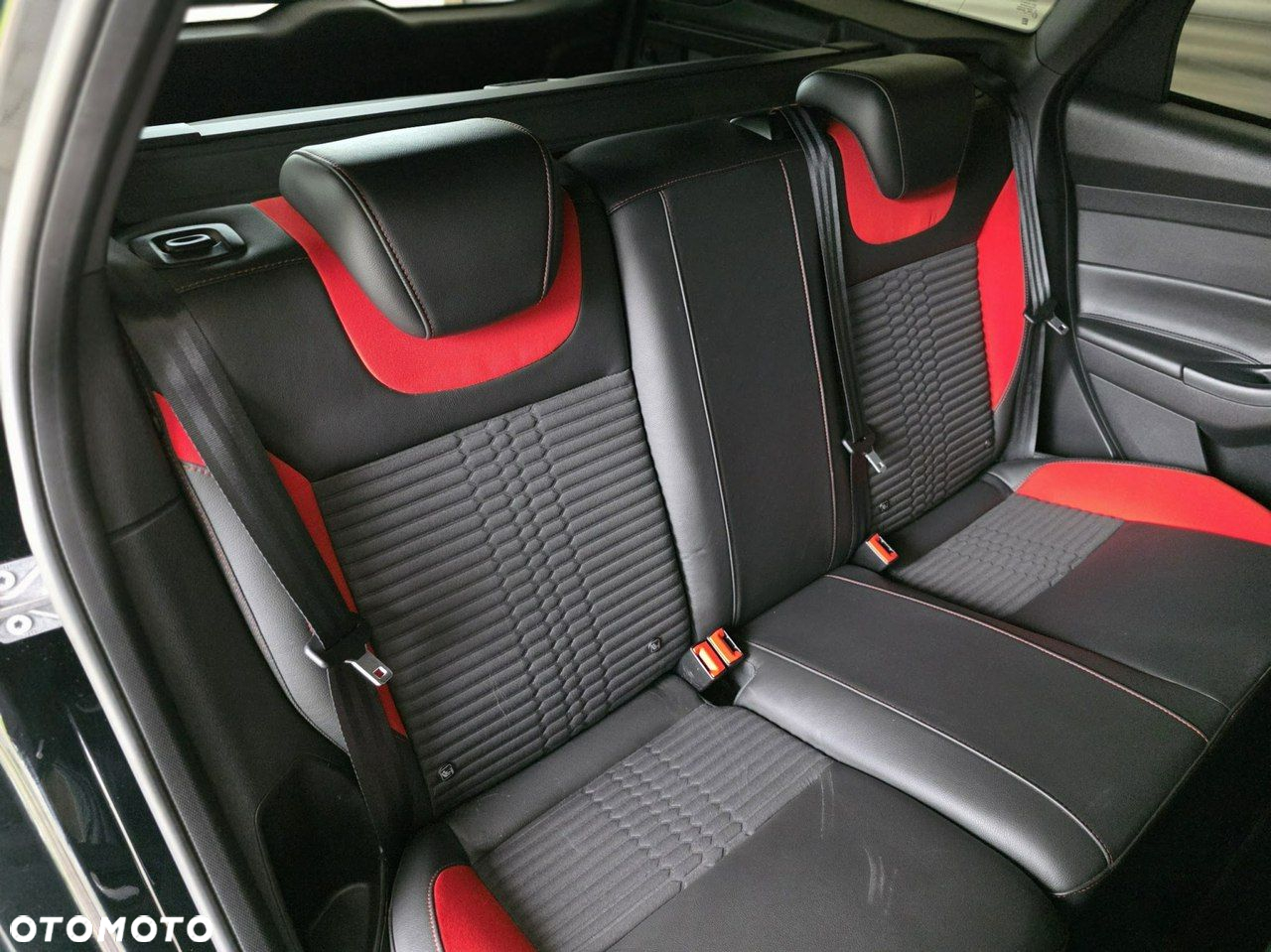 Ford Focus 2.0 EcoBoost ST - 16