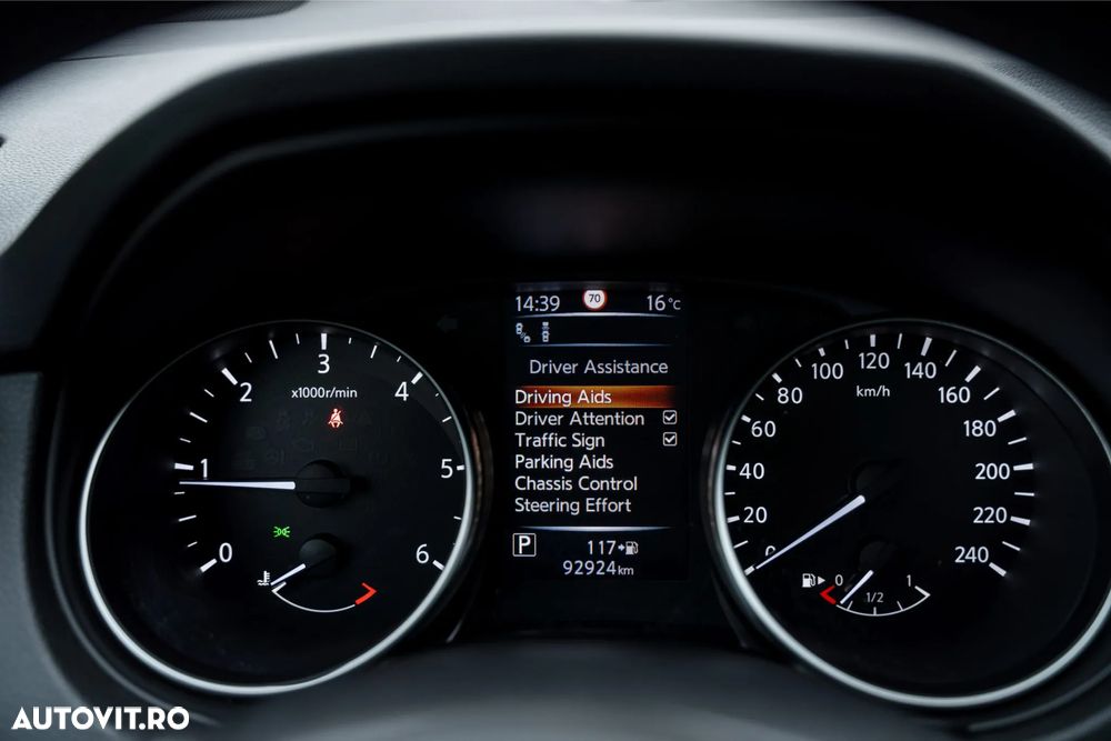 Nissan Qashqai 1.6 DCI Xtronic TEKNA+ - 27