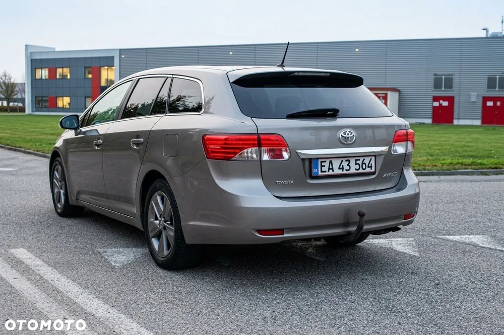 Toyota Avensis 1.8 Premium - 8