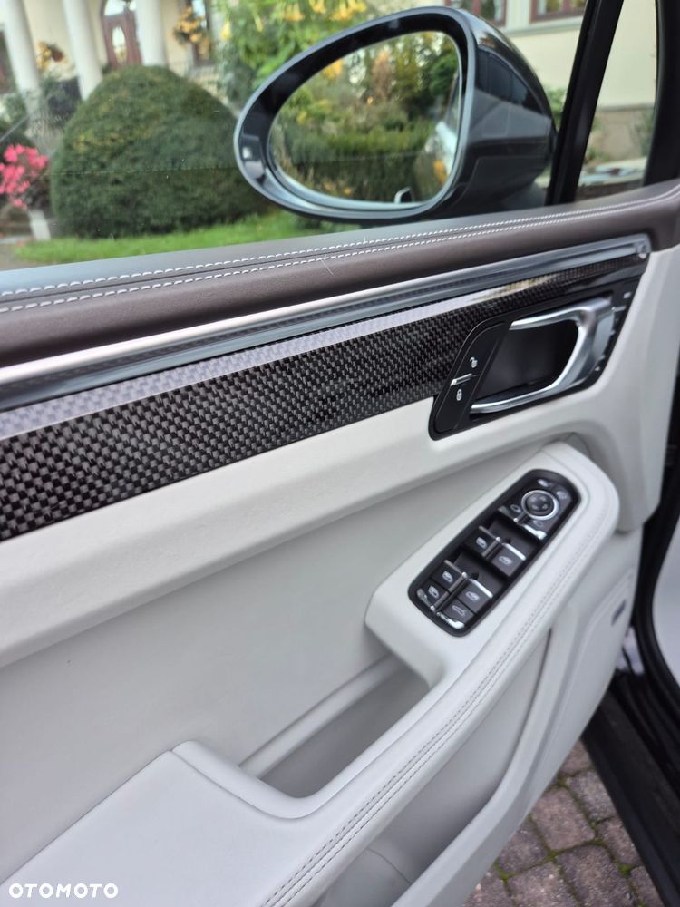 Porsche Macan - 17