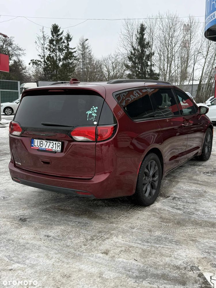 Chrysler Pacifica - 7