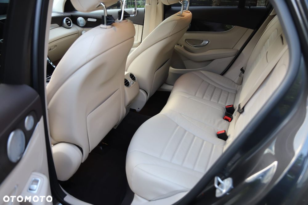 Mercedes-Benz GLC 200 4Matic 9G-TRONIC AMG Line Plus - 17