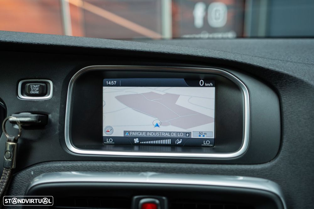 Volvo V40 D2 R Design - 12