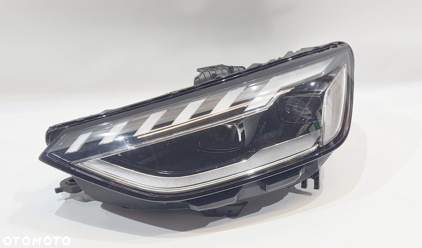 LAMPA PRZÓD LEWY AUDI A4 B9 LIFT FULL LED 8W0941033D - 1