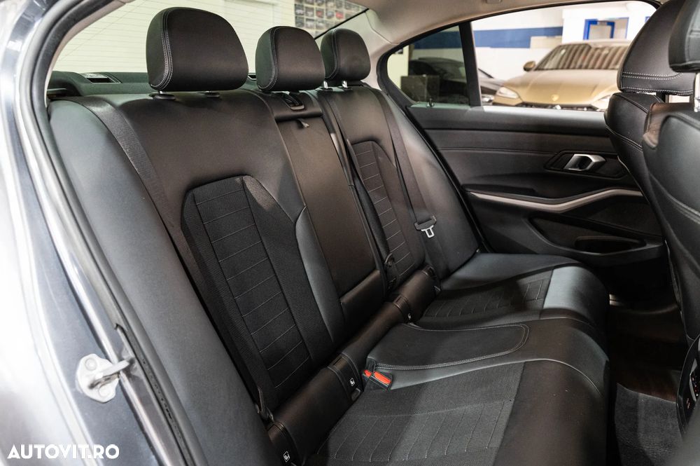 BMW Seria 3 318d Aut. Luxury Line - 7