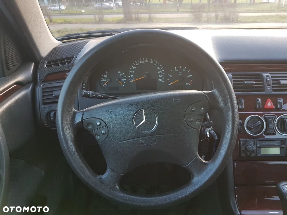 Mercedes-Benz Klasa E 200 CDI Classic - 9