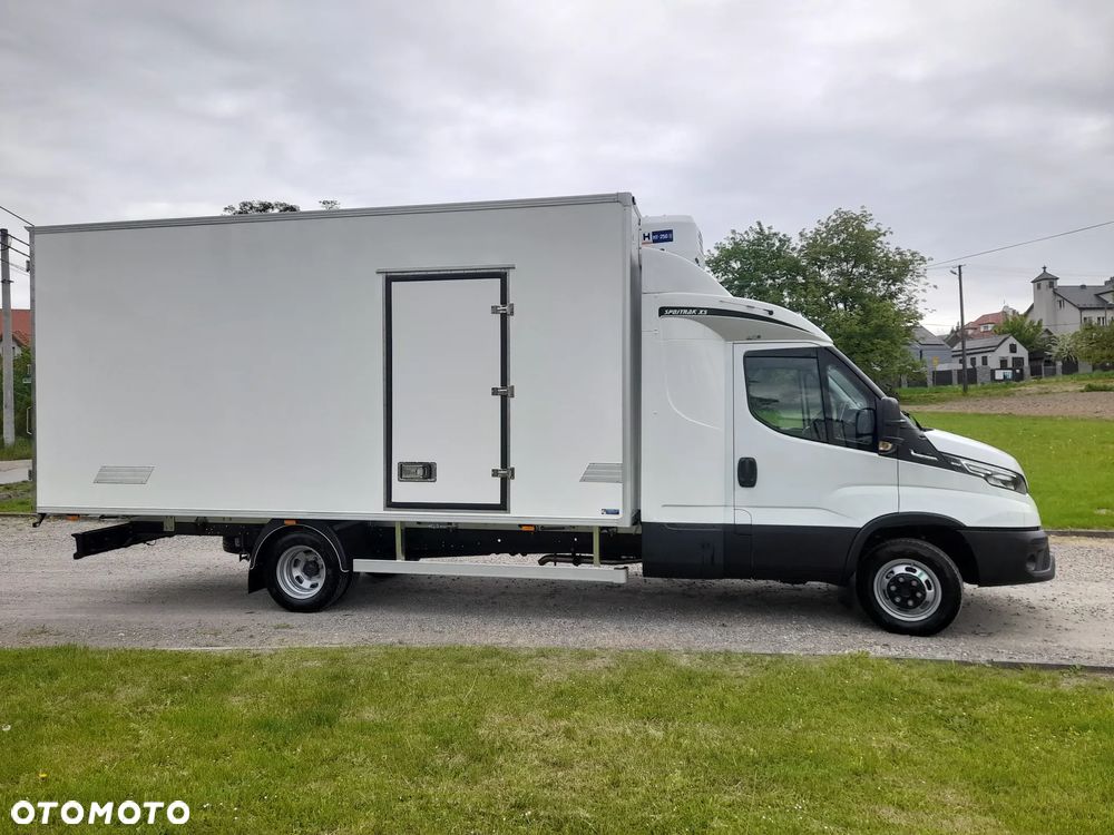 Iveco DAILY 70C18 72C18 --NOWY-- dmc 7,2T 180Koni MROŹNIA chłodnia kontener SYPIALNIA  model PRZED liftingiem!!! bez radarów bez wagi!!! - 1