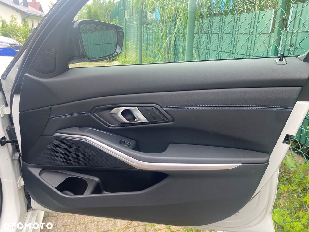BMW Seria 3 320i xDrive M Sport - 31