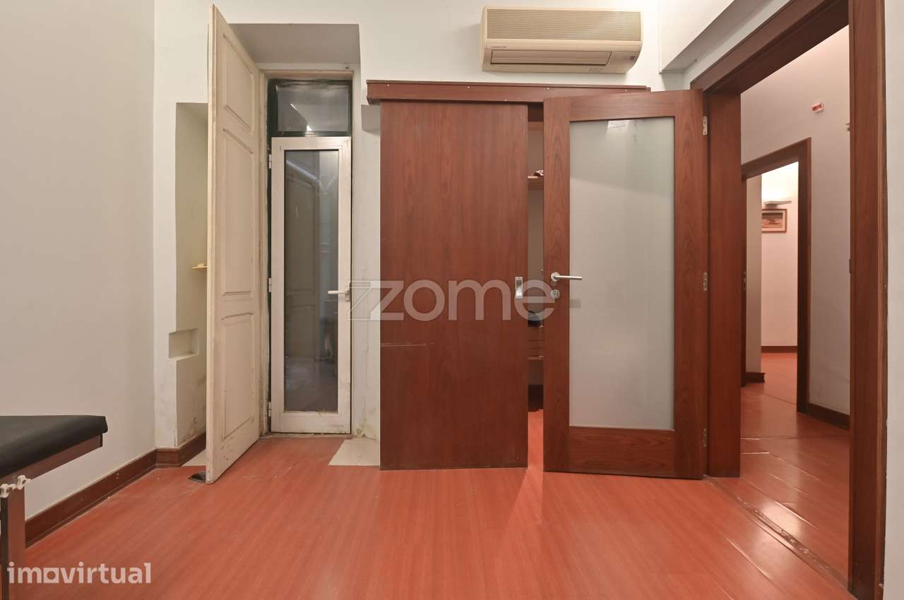Avenida António Augusto de Aguiar – 250 m² com Logradouro - Grande imagem: 5/37
