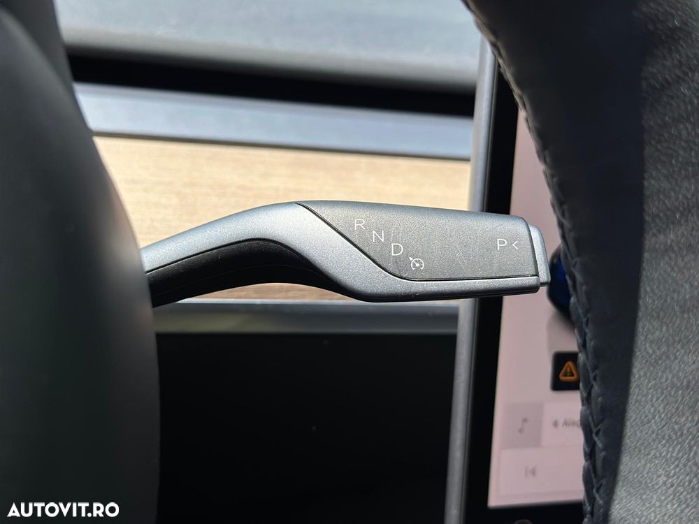 Tesla Model Y Long Range Dual Motor AWD - 28