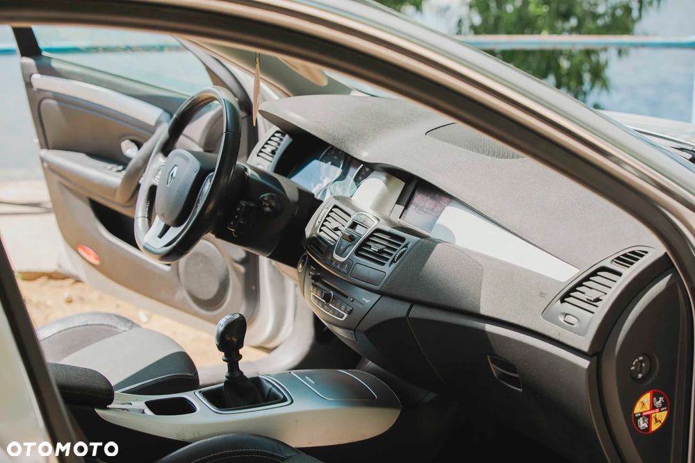 Renault Laguna dCi 110 FAP Bose Edition - 10