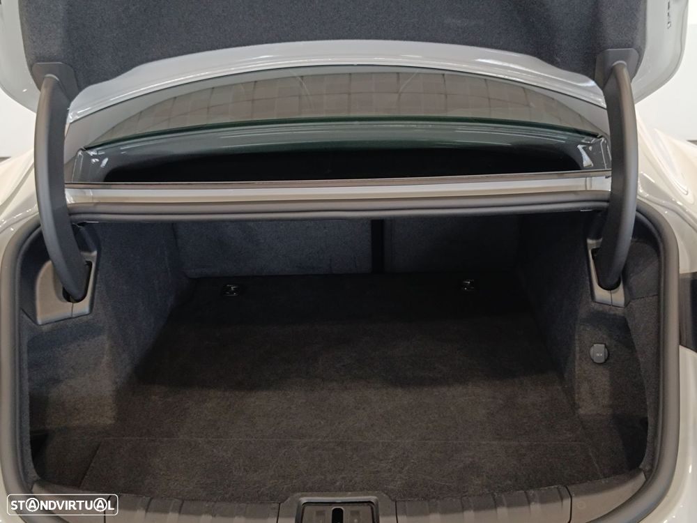 Porsche Taycan 4 - 10