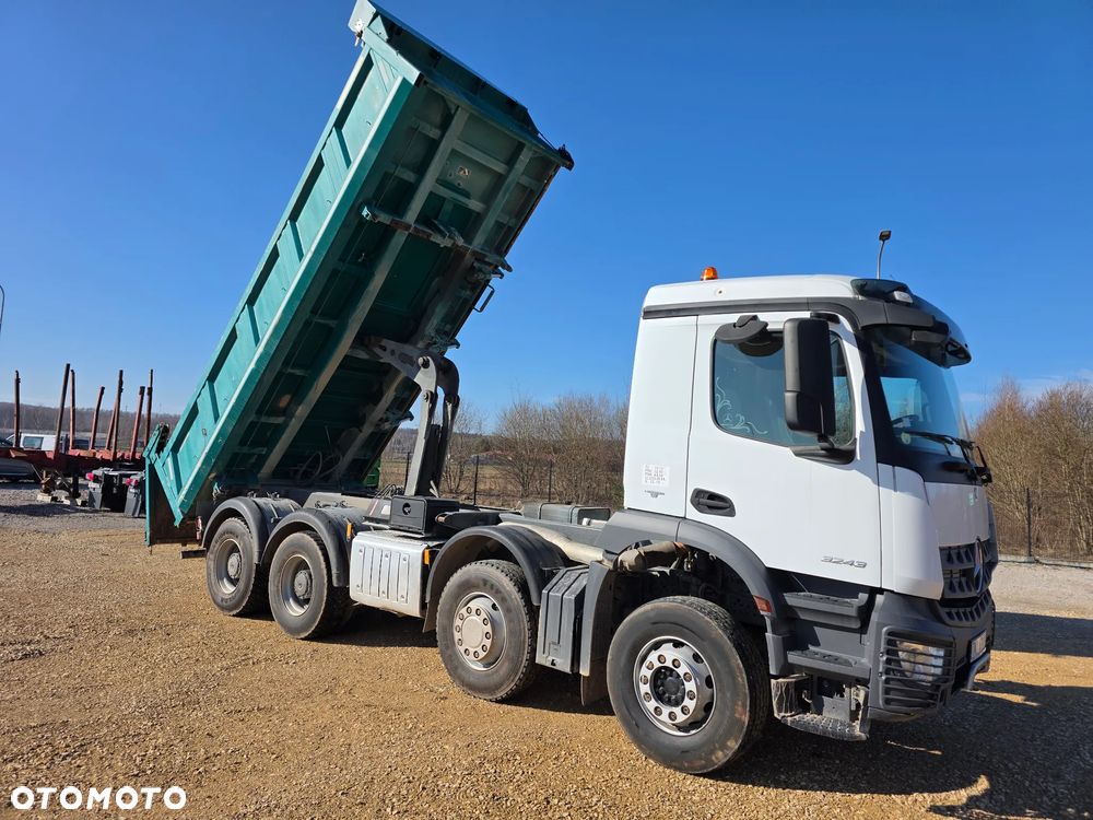 Mercedes-Benz Arocs 3243 - 2