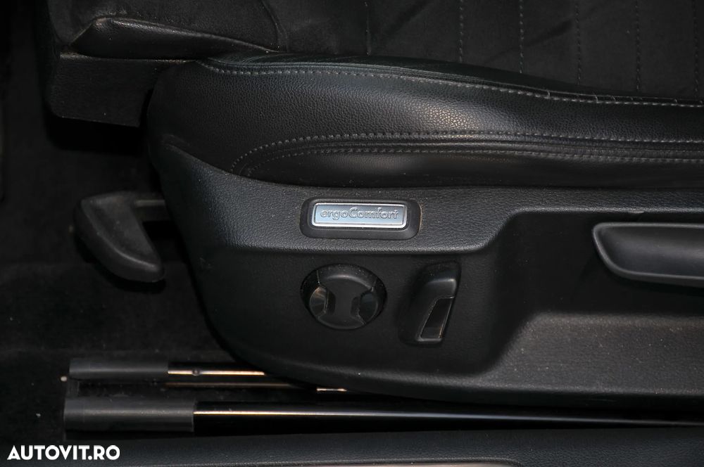 Volkswagen Passat 2.0 TDI DSG Highline - 23