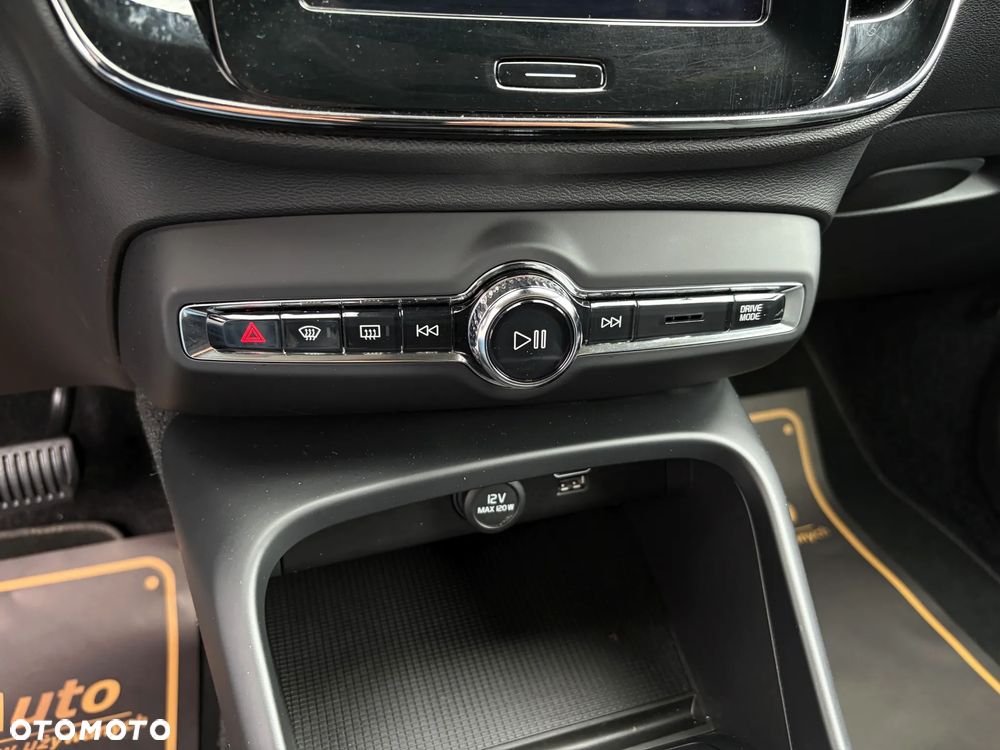 Volvo XC 40 T4 Geartronic Momentum Pro - 31
