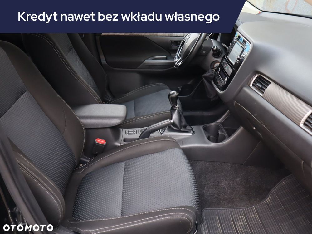 Mitsubishi Outlander - 11