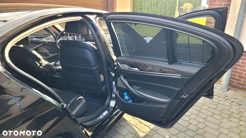 BMW Seria 5 M550i xDrive - 17