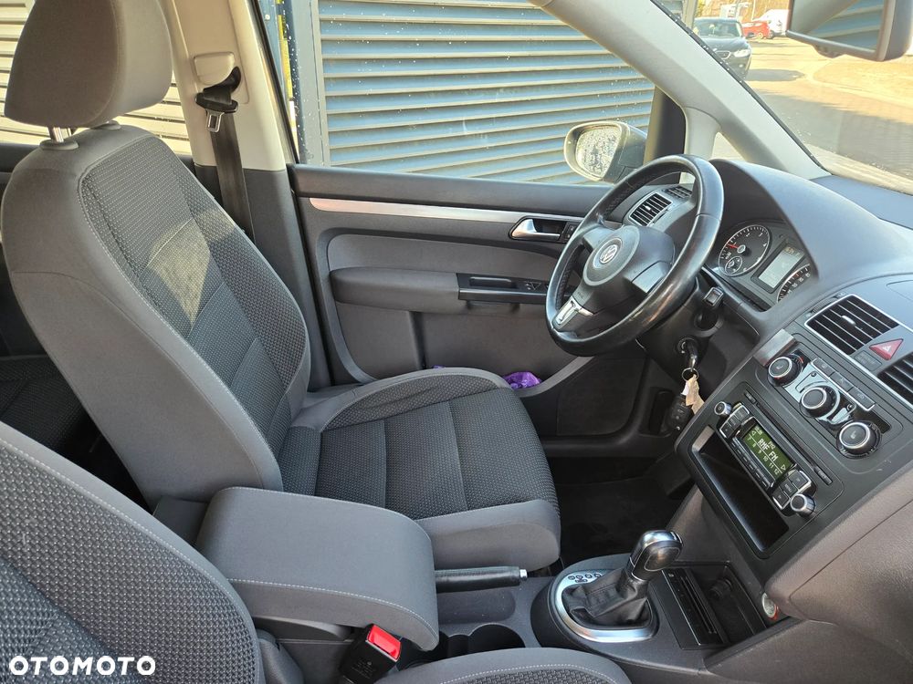 Volkswagen Touran - 17