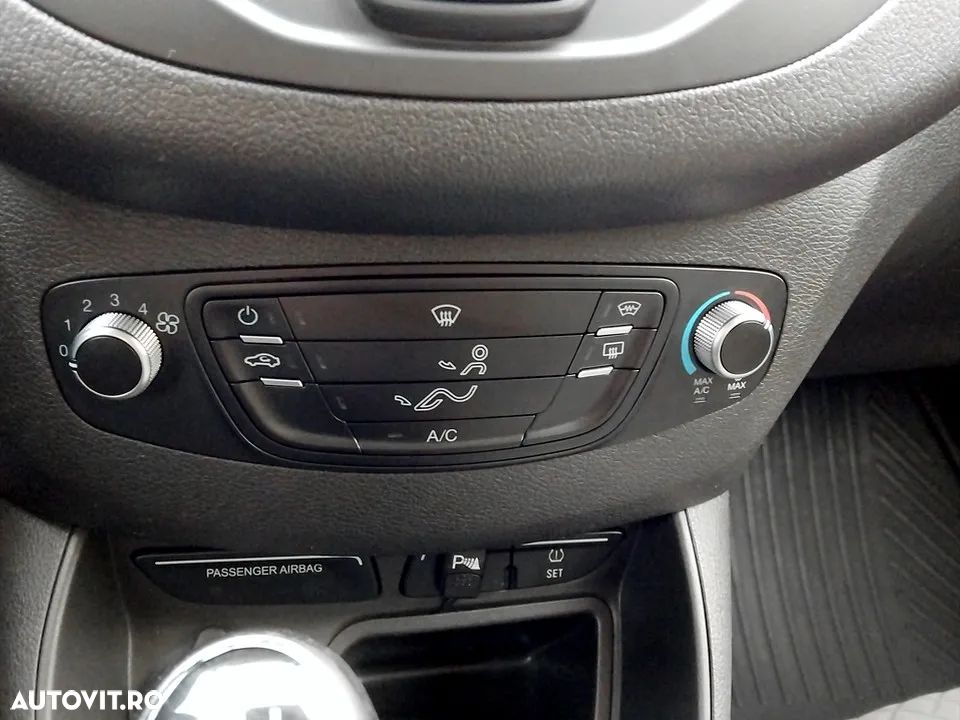 Ford Tourneo Courier 1.5 TDCi City - 14