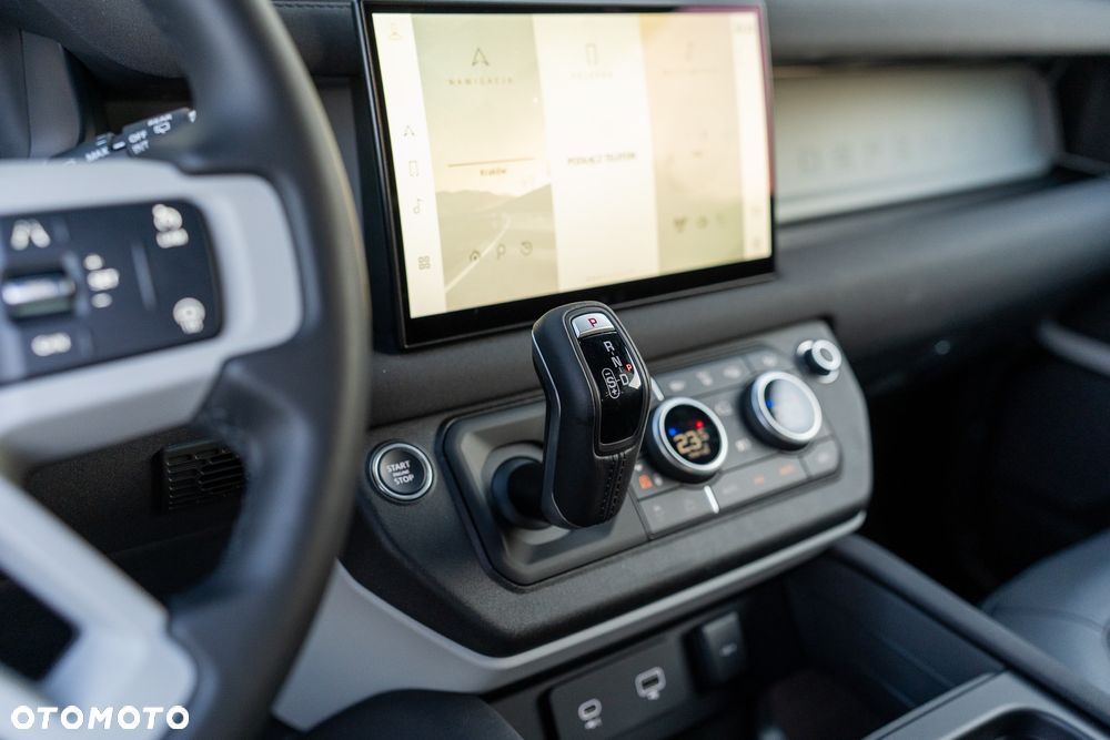 Land Rover Defender - 8