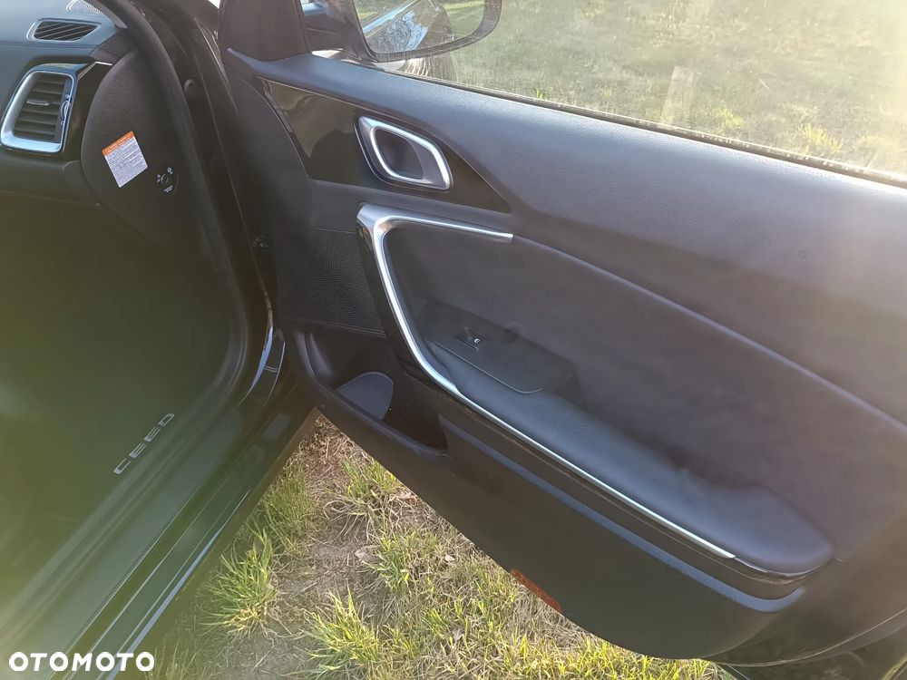 Kia Ceed 1.6 CRDi Eco-Dynamics+ (48V Mild-Hybrid) Vision - 19