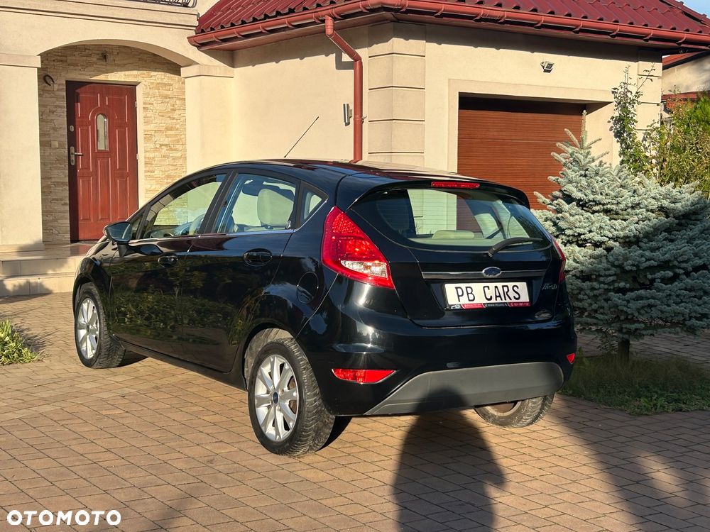 Ford Fiesta 1.25 Ghia - 11