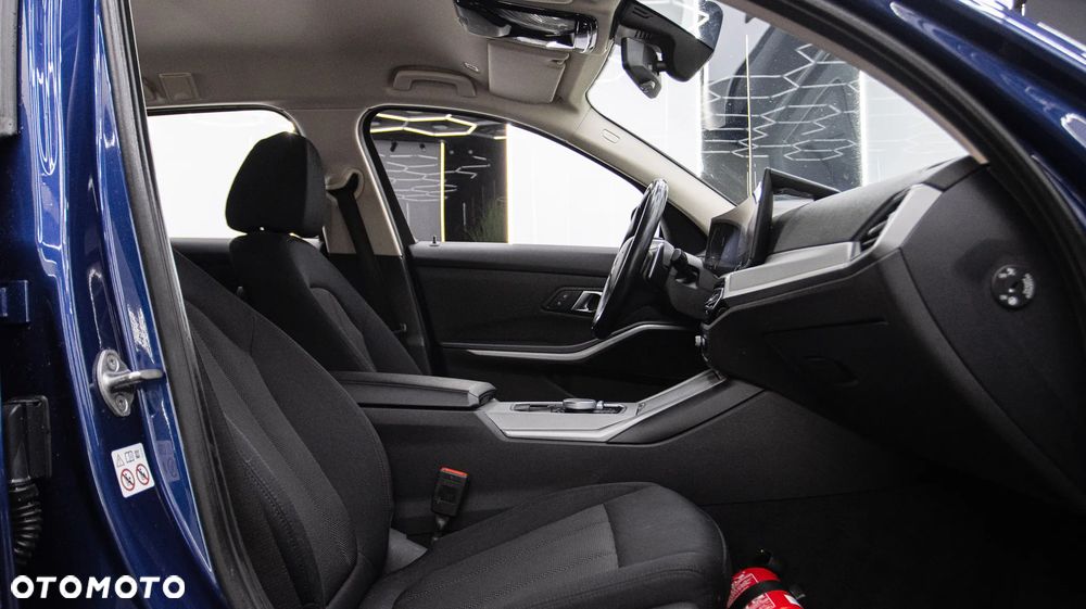 BMW Seria 3 318i Sport Line - 18