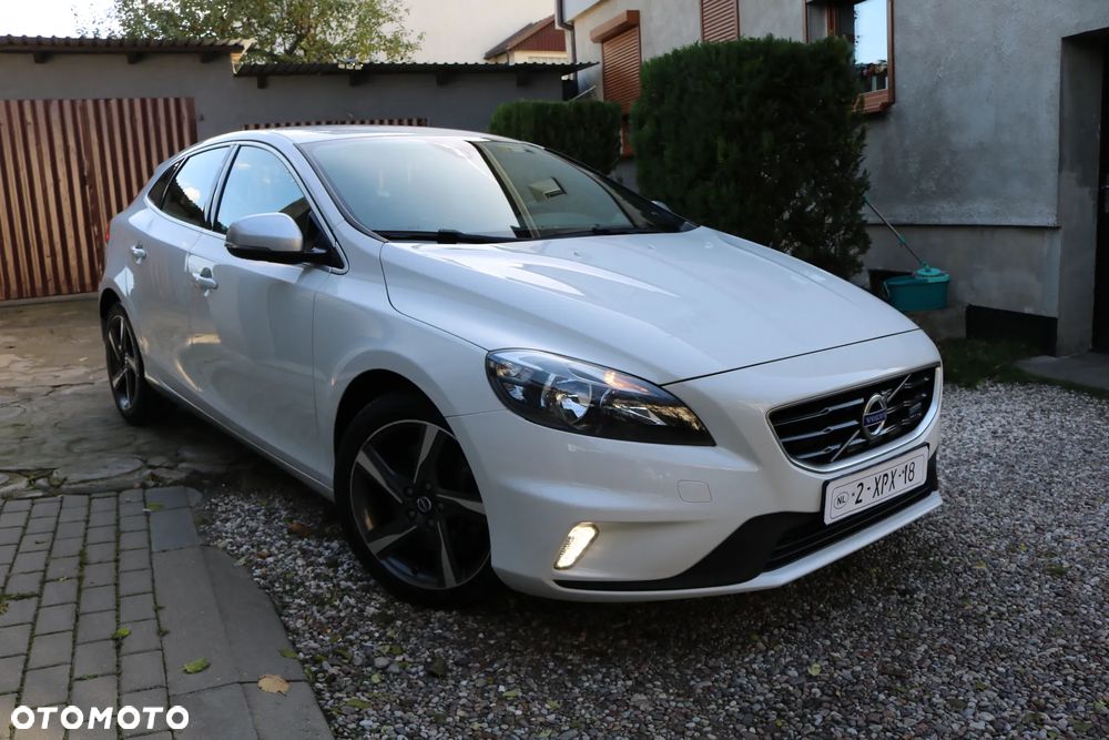 Volvo V40 D4 Drive-E R-Design Momentum - 1