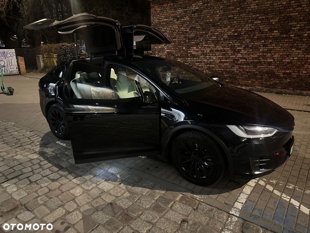 Tesla Model X - 27