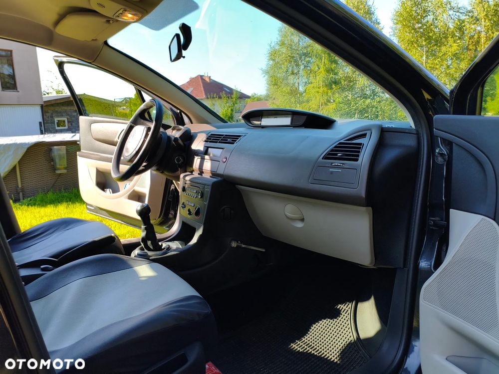 Citroën C4 1.4 16V SX - 8