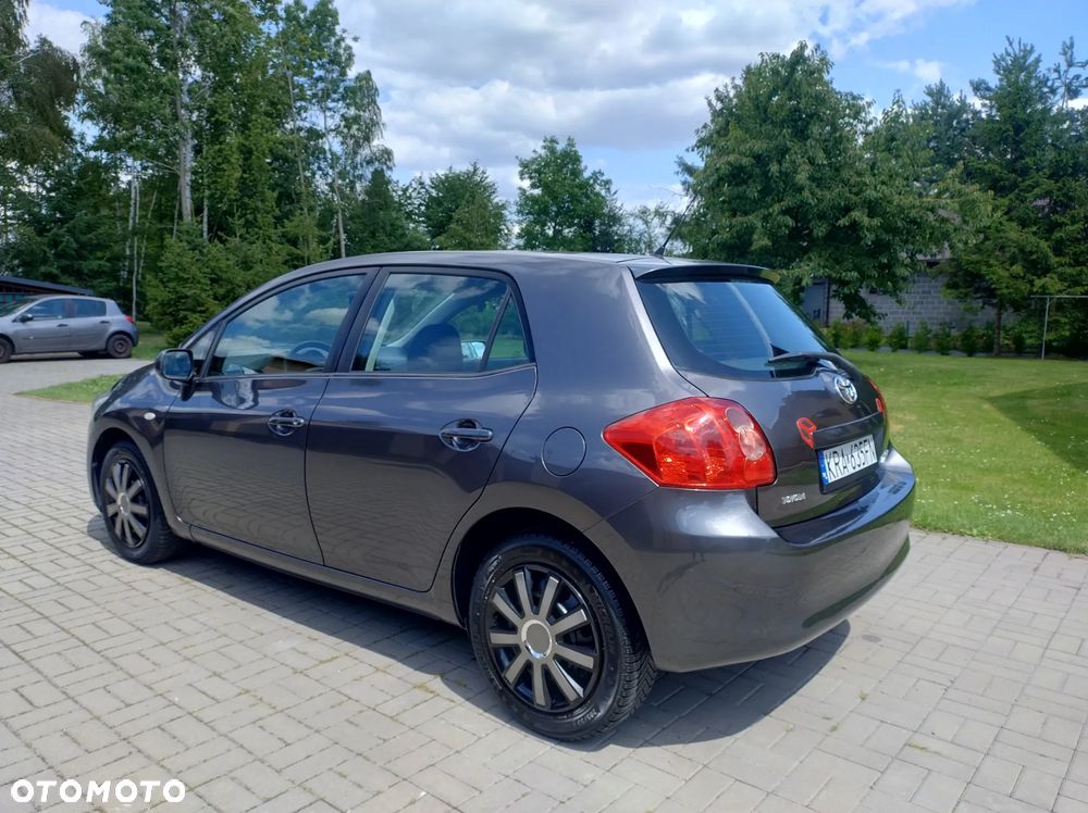 Toyota Auris 1.6 VVT-i Executive - 11