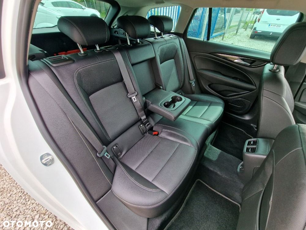 Opel Insignia - 25