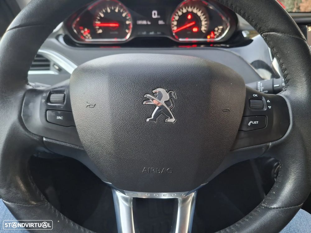 Peugeot 208 1.2 VTi SE Style - 12