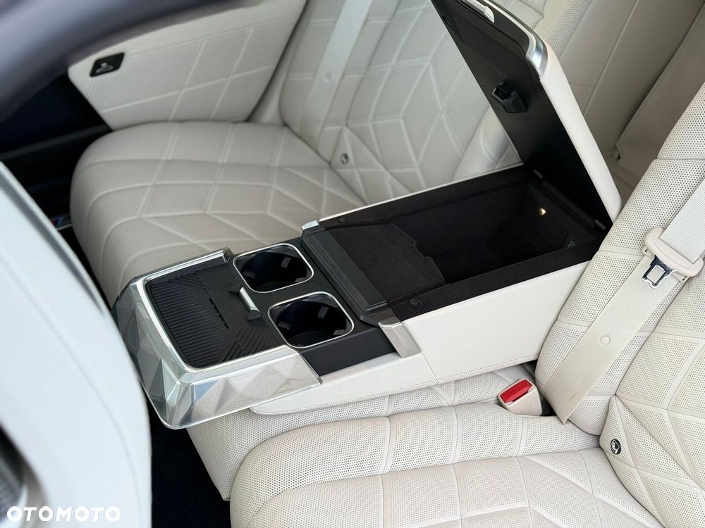 BMW Seria 7 - 36