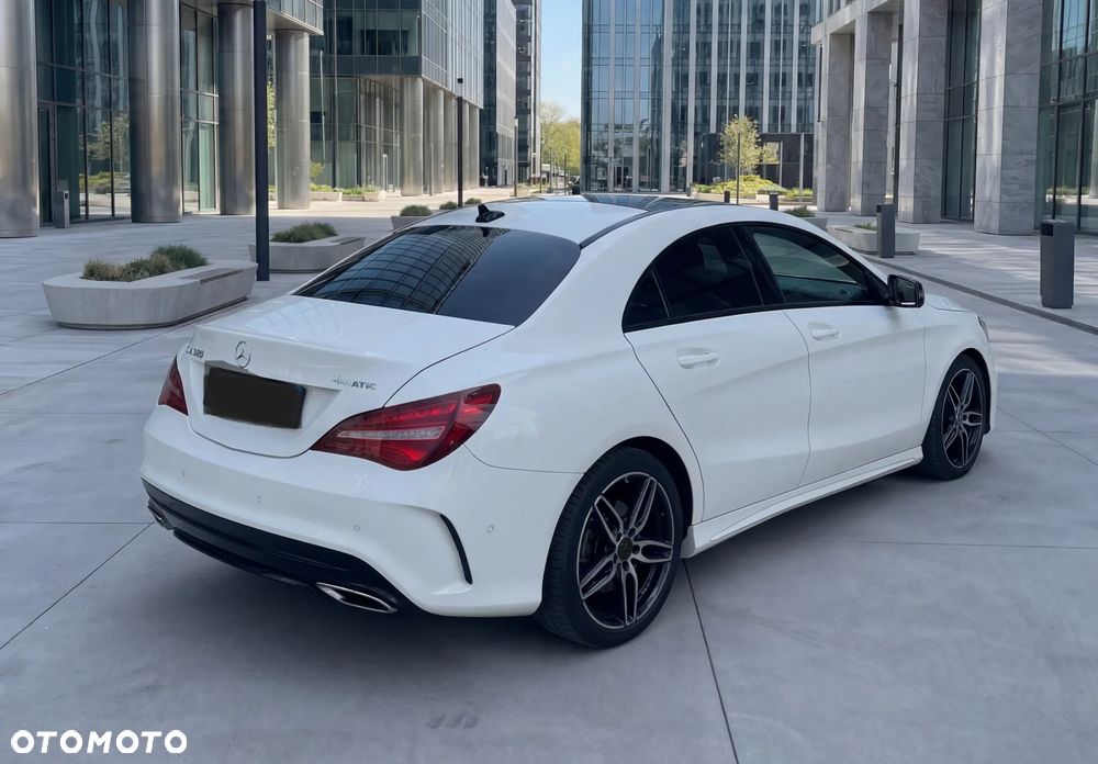 Mercedes-Benz CLA 220 4-Matic AMG Line - 1