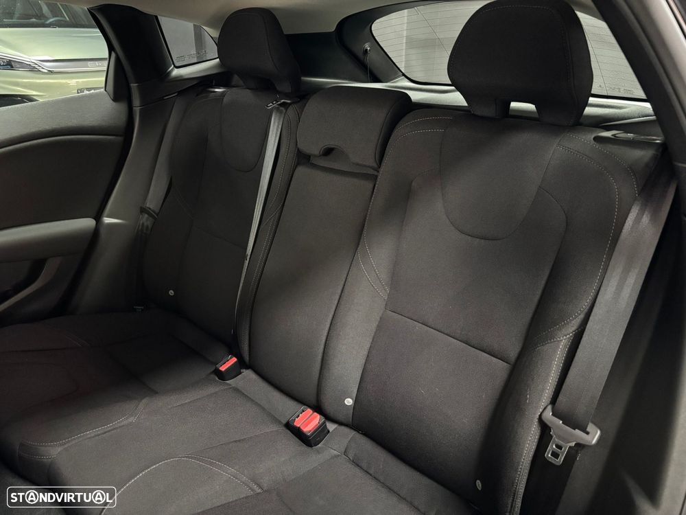 Volvo V40 2.0 D2 Momentum Eco - 17