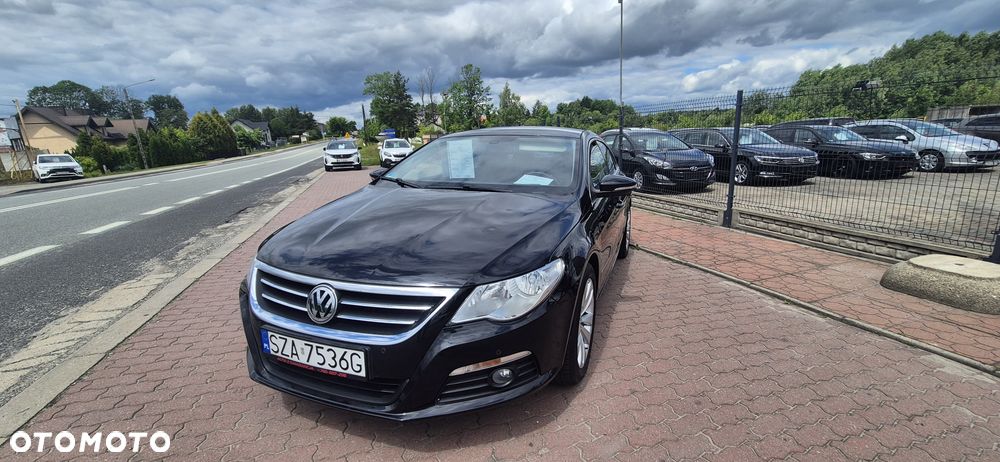 Volkswagen Passat - 1