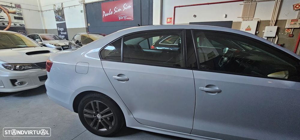 VW Jetta 2.0 TDI Confortline - 33