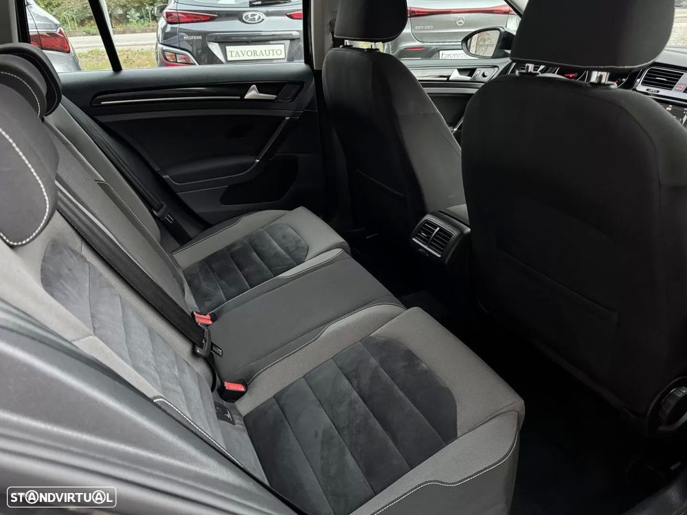 VW Golf Variant 1.6 TDi Highline DSG - 17