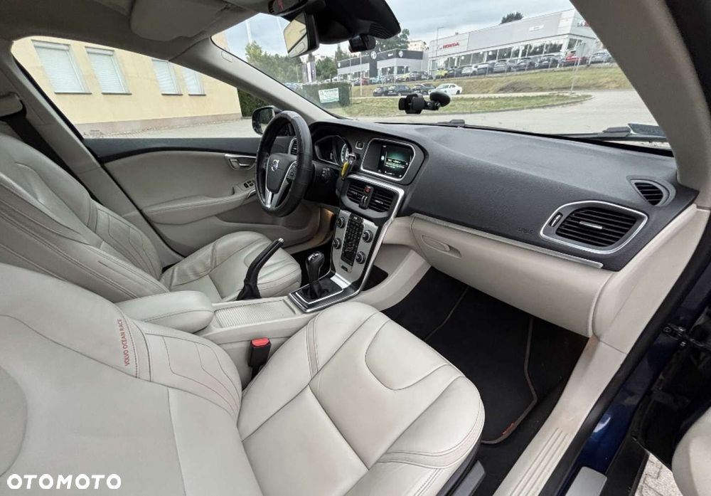 Volvo V40 Cross Country - 11