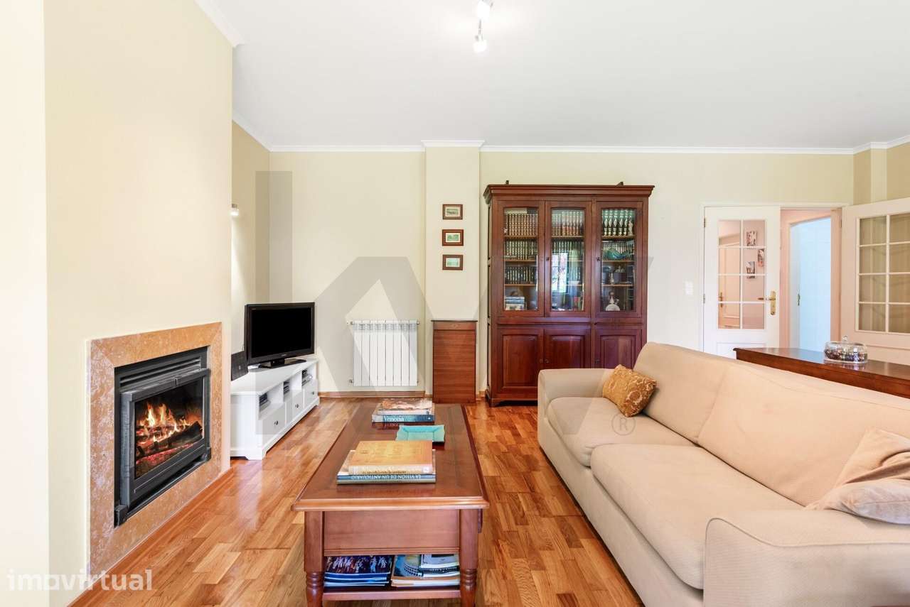 Apartamento T4 com Varanda, Arrumo e Garagem para 3 Carros - Quinta da - Grande imagem: 3/25
