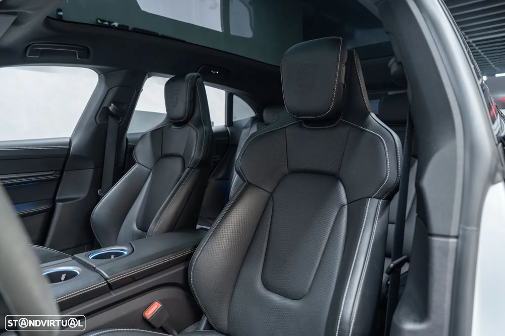 Porsche Taycan Cross Turismo 4 - 30