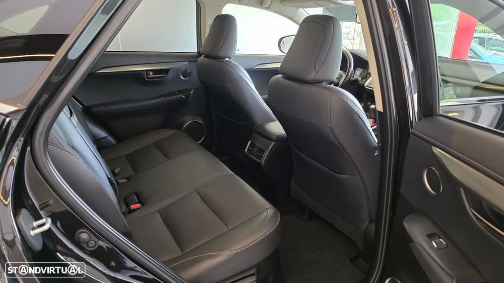 Lexus NX 300h Executive - 57