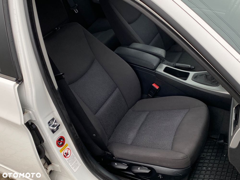 BMW Seria 3 318d - 26