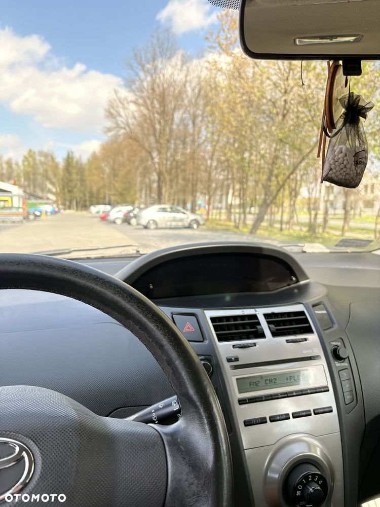 Toyota Yaris 1.0 Entry EU5 - 12