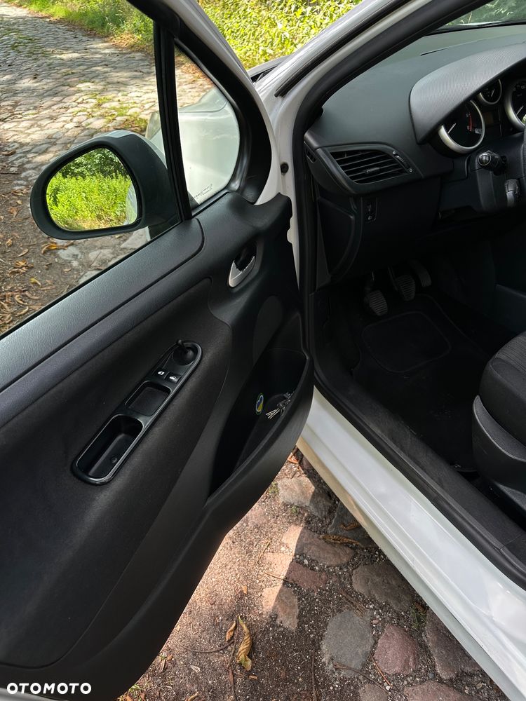 Peugeot 207 - 11