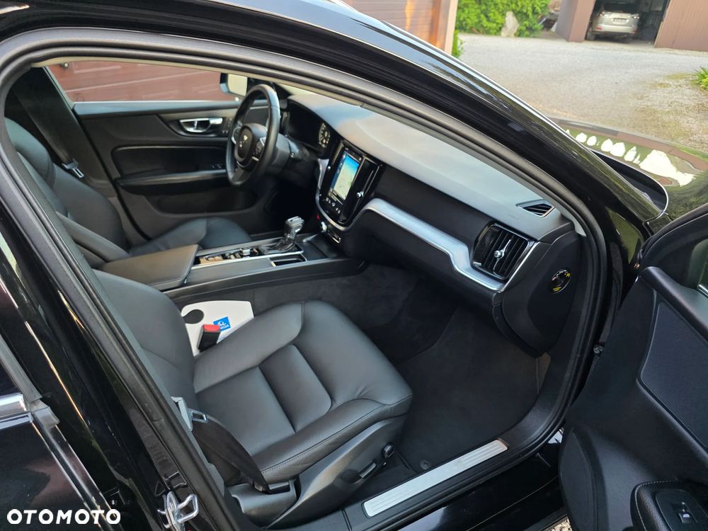 Volvo V60 D4 Momentum - 13