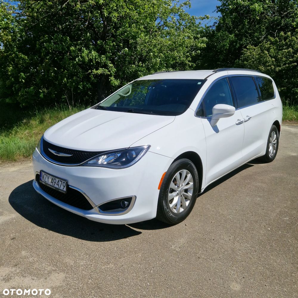 Chrysler Pacifica - 3