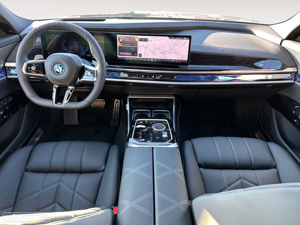 BMW 750 - 10