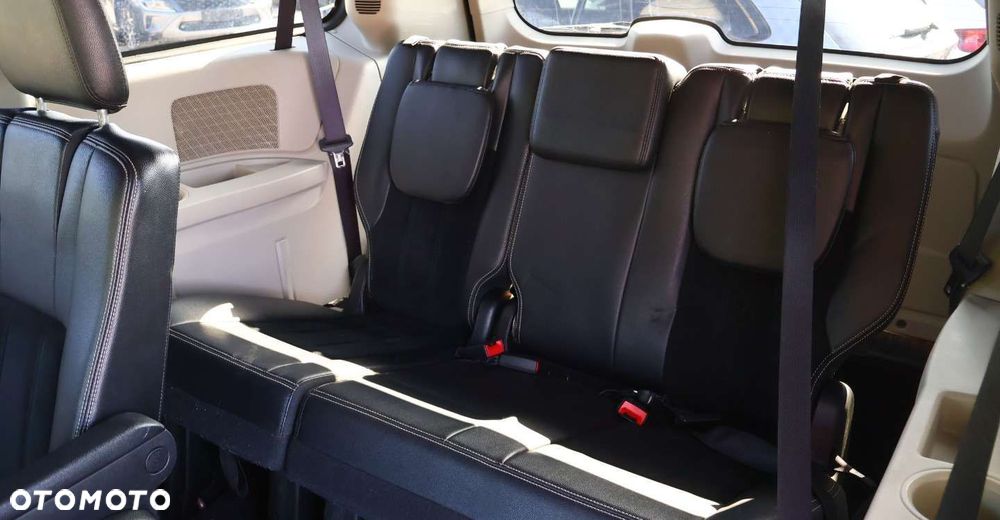 Dodge Grand Caravan - 16